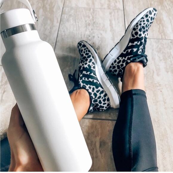 Adidas Leopard SWIFT RUN SHOES Size 9 - Picture 3 of 14